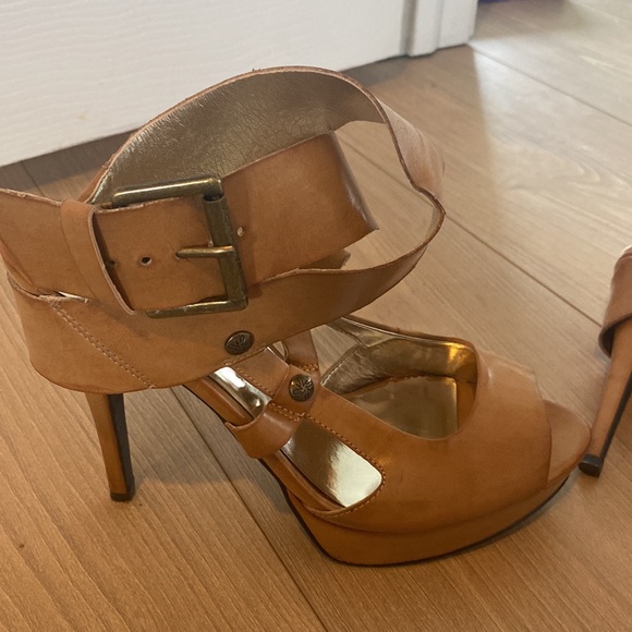 Vera wang cognac ankle strap heels - Picture 3 of 3